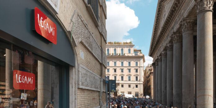 Legami festeggia 20 anni e inaugura la sua 50a Boutique nell’iconica cornice del Pantheon a Roma
